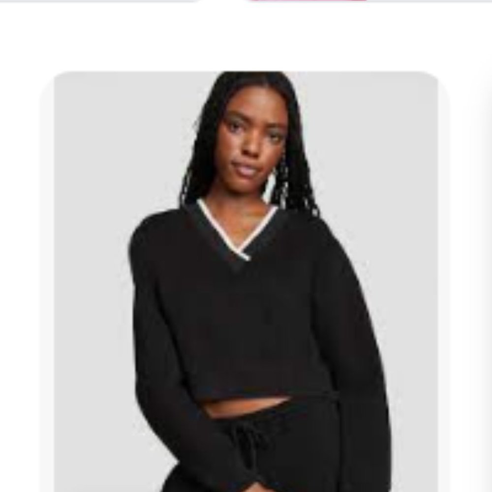 VS -- PINK --  Cropped pullover